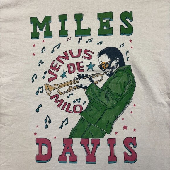 Miles Davis Venus de Milo Jazz Trumpet Icon Oversized T-Shirt Size Medium - Picture 2 of 4